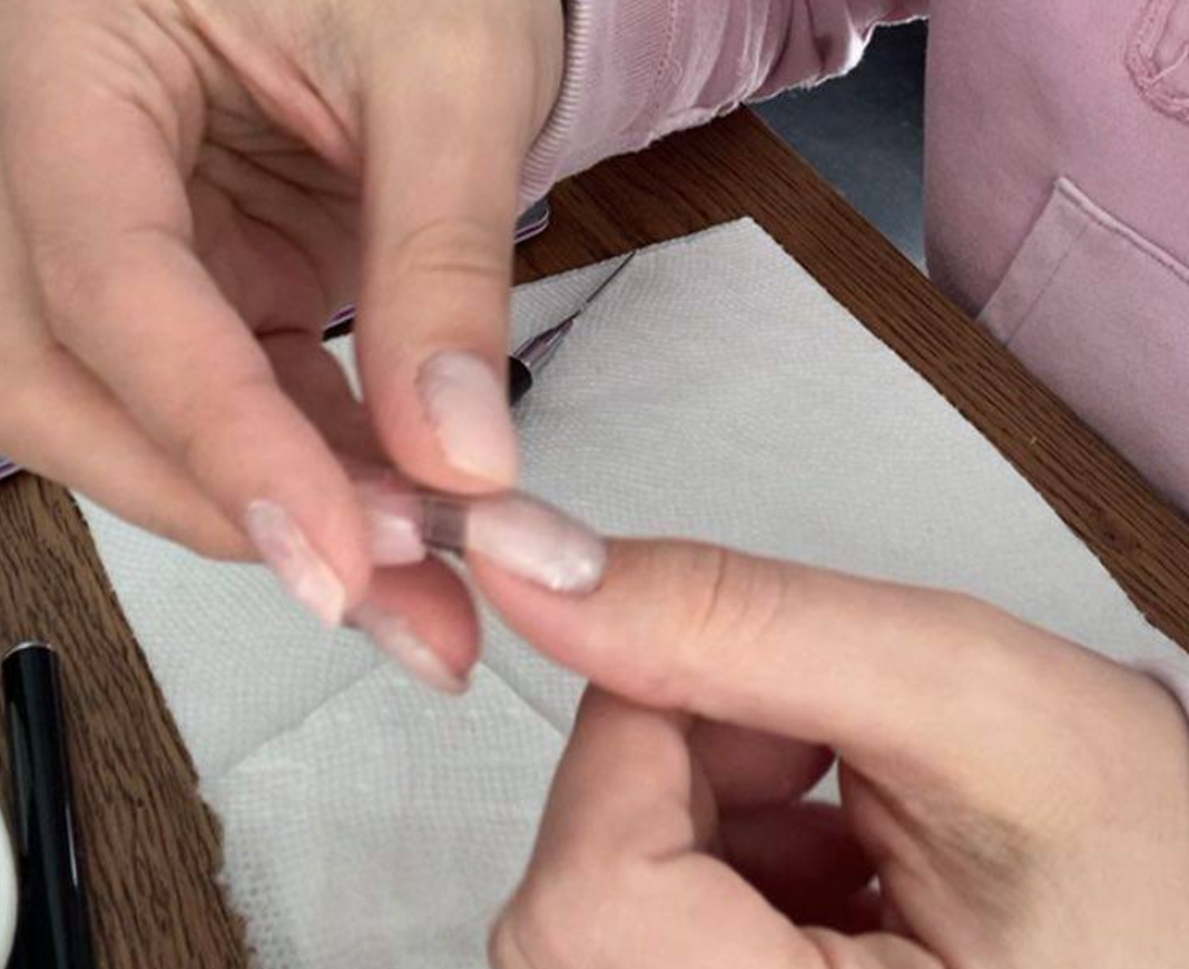 Quarentena em casa: como fazer as unhas em polygel